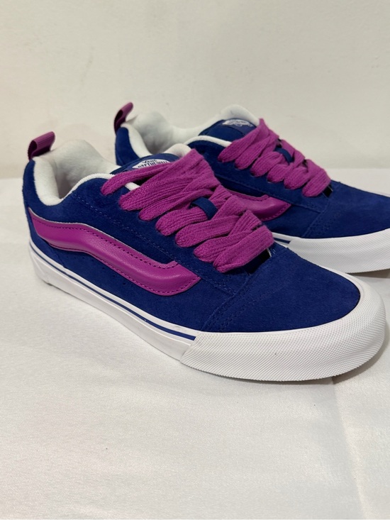 Vans Shoes - Vans- Skool Shoe - Low-Top Skate Sneakers size US Men 7 US Women 8.5